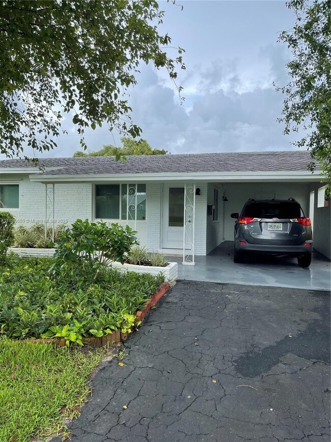Building Photo - 330 NE 42nd Ct Rental