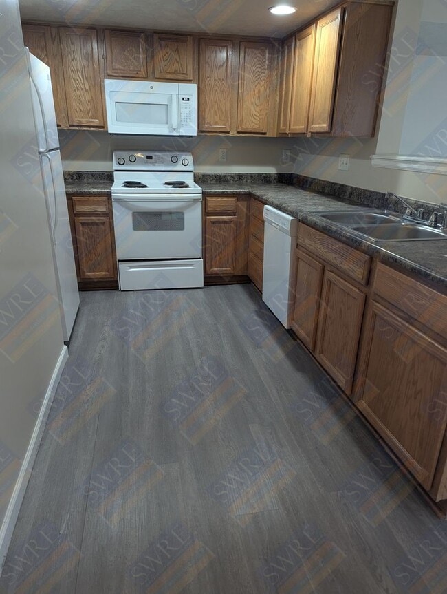 Photo - 2704 Bastion-