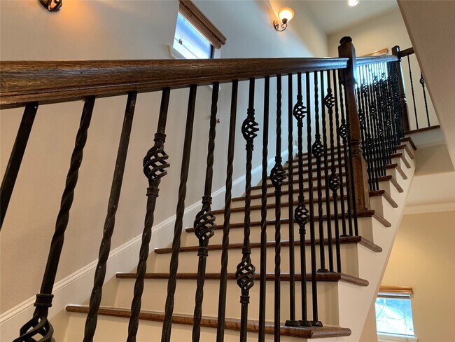 Photo - 119 W 10th St