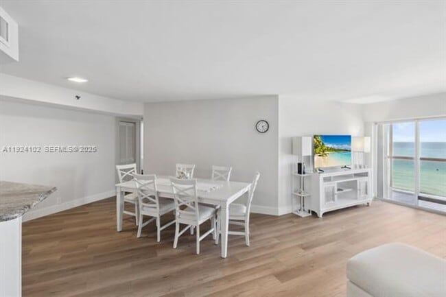 Photo - 6767 Collins Ave Unidad 6767 Collins Ave # 909