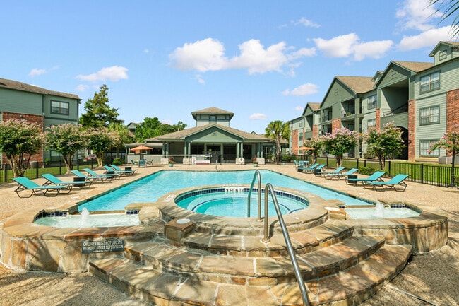 Lakeshore Villas apartments — community photo