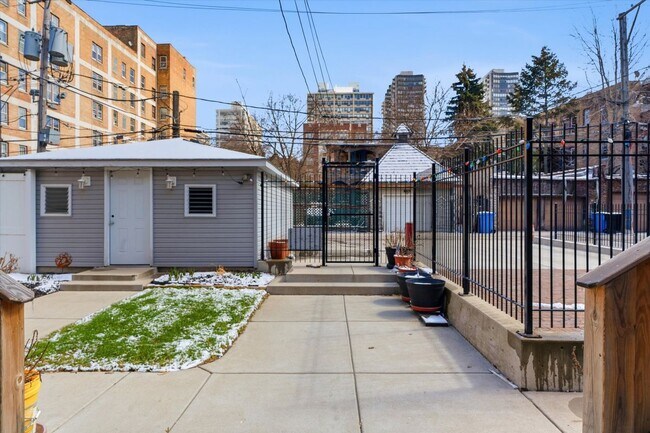 Photo - 5739 N Winthrop Ave Unit 1