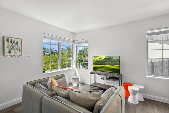 Building Photo - 435 21st St Unit 318