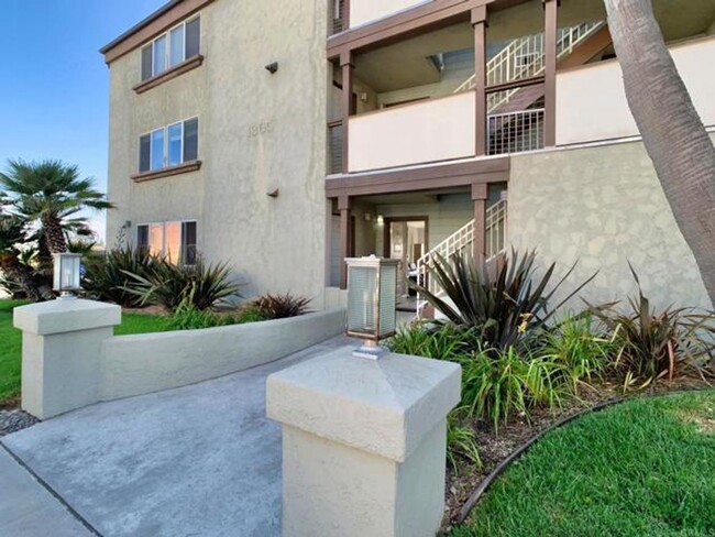 1 Bedroom Condo Steps from the Beach - 1 Bedroom Condo Steps from the Beach Unit B