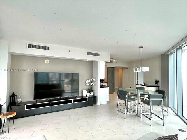 3 br, 3 bath Condo - 92 SW 3rd St Apt 2401 - 3 br, 3 bath Condo - 92 SW 3rd St Apt 2401 Unidad Apt 2401