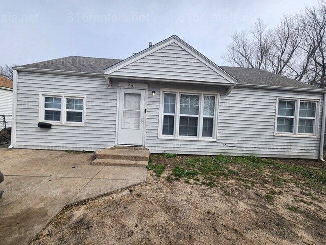 Building Photo - $1,050- 3 bedroom/ 1 bathroom - Single Family Home