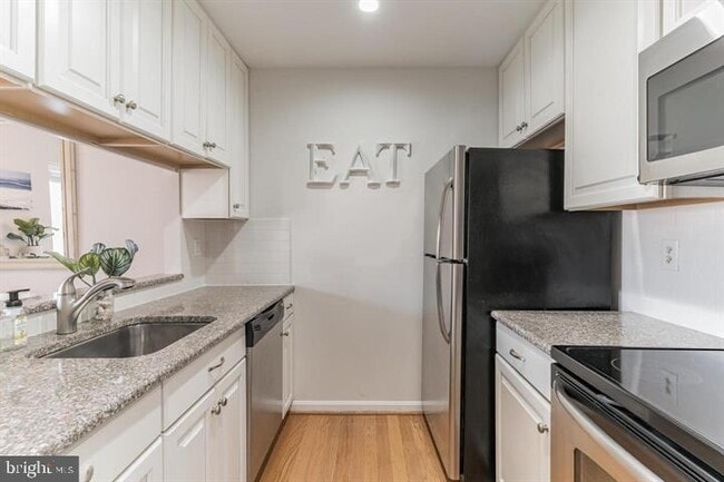 Photo - 1020 N Stafford St Unidad 408