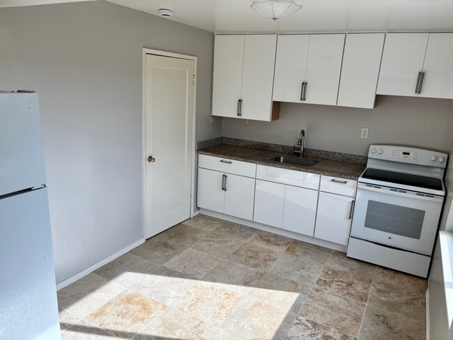 Cocina - 6742 Snowdon Ave