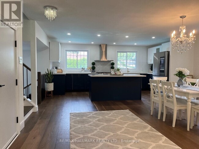 Photo - 6089 Starfield Crescent