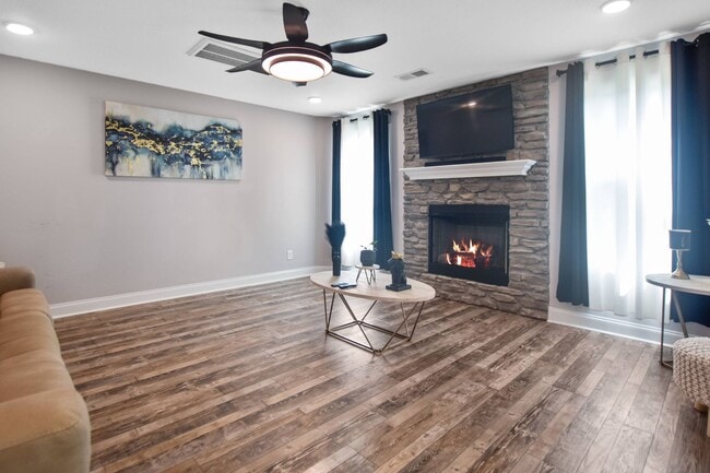 Photo - Pet Friendly Three Bedroom!