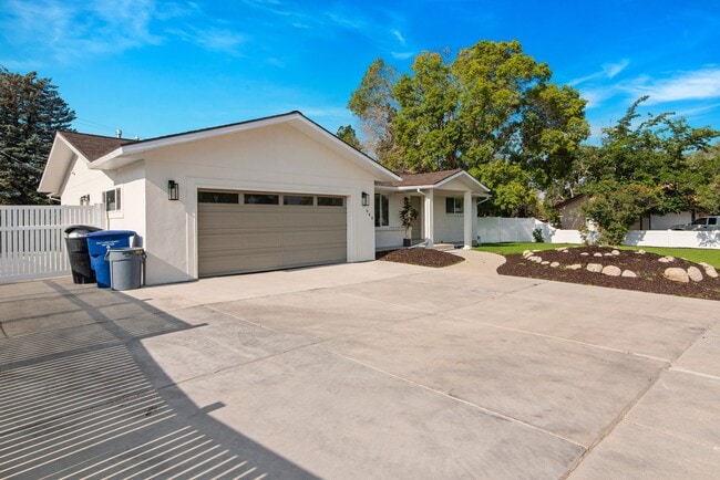 940 E Buddlea Dr