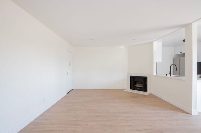 Building Photo - 5740 Camellia Ave Unit 103