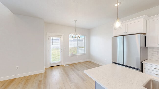 Photo - 702 S 4500 S