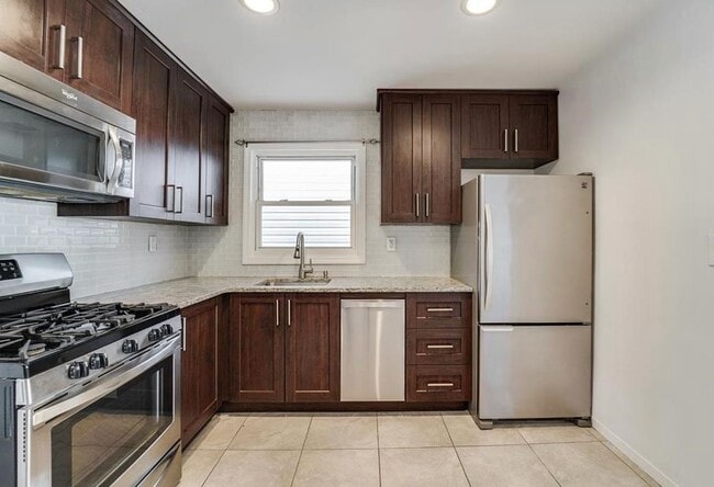 Building Photo - 194 Hancock Ave Unit 3