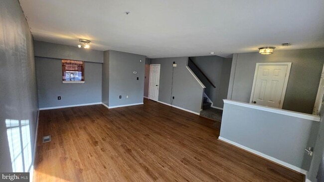 Building Photo - 6565 Ronald Rd