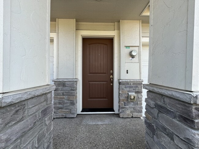 Photo - Modern Bull Mountain Townhome with Two Private Suites, Clubhouse, Pool, Fitness Center & Modern F...
