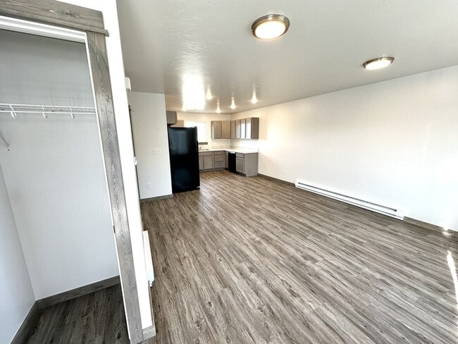 Photo - 3187 Queen Anns St