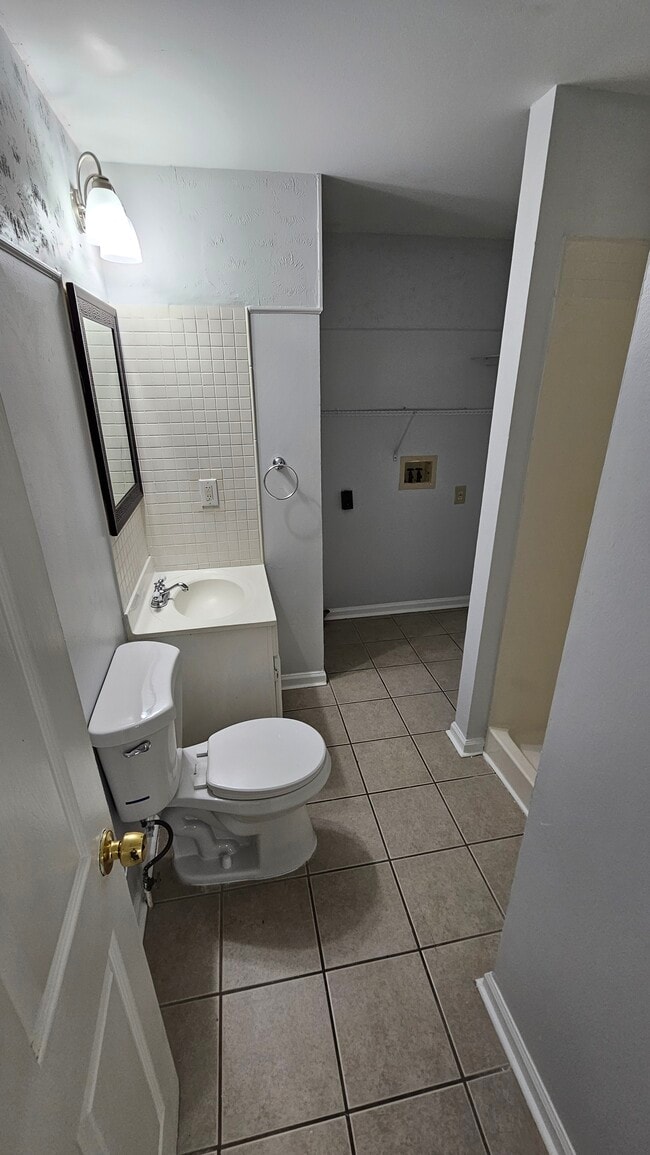 Baño con conexiones W/D - 212 Thurston Dr NW Unidad #B