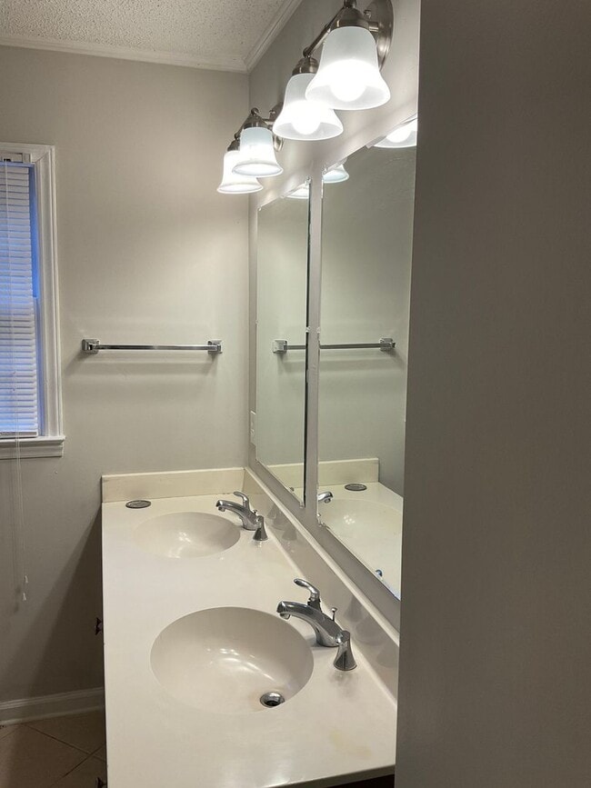 Photo - 4 Bedroom Brick Home in Gastonia - Hardwood Floors, Spacious Rooms!!!