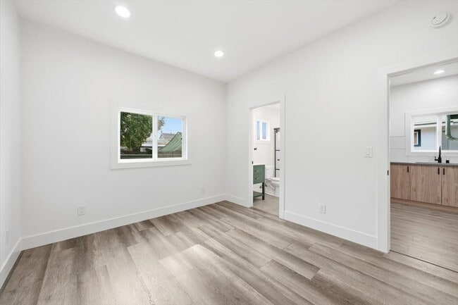 Photo - 156 S Pecan St