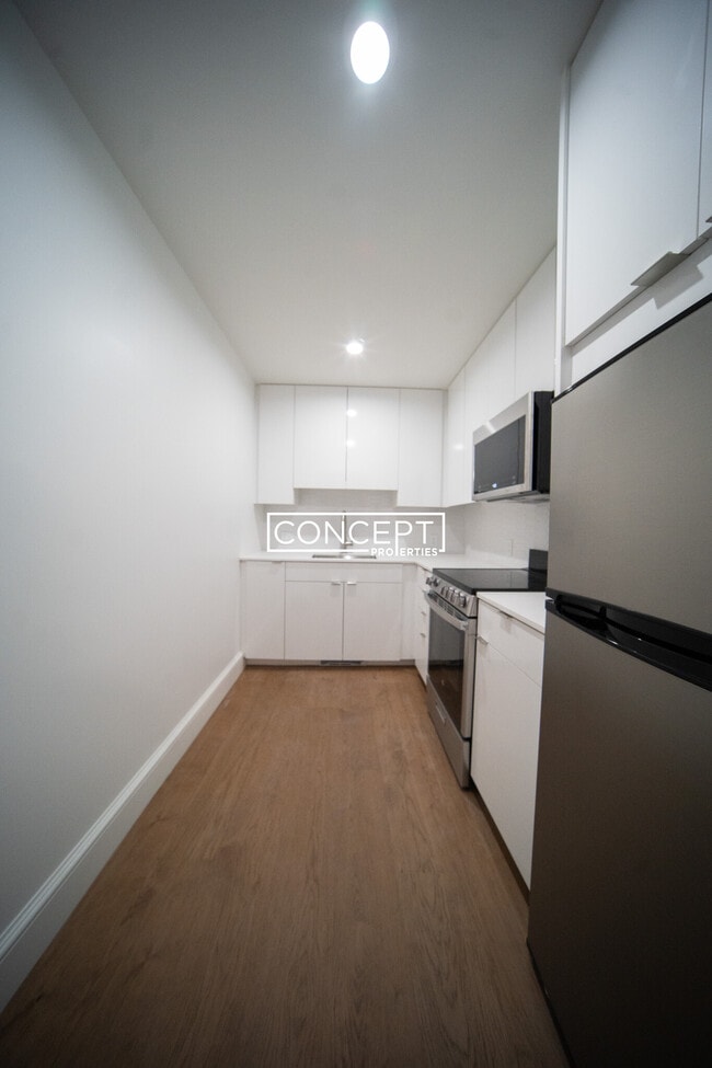 Building Photo - 1200 Massachusetts Ave Unit B4