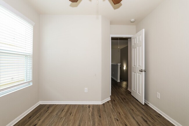 Photo - 16738 N Gull Dr