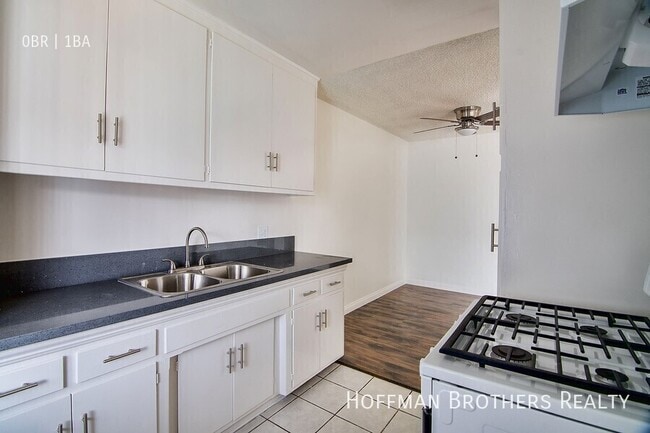 Photo - 8330 Willis Ave Unidad 14