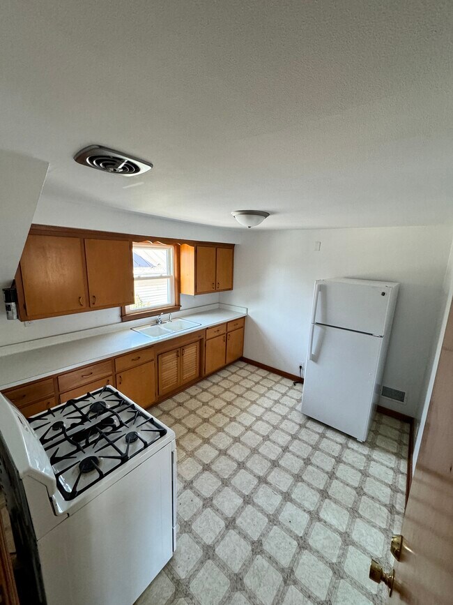 Building Photo - 213A S 76th St Unit 213A