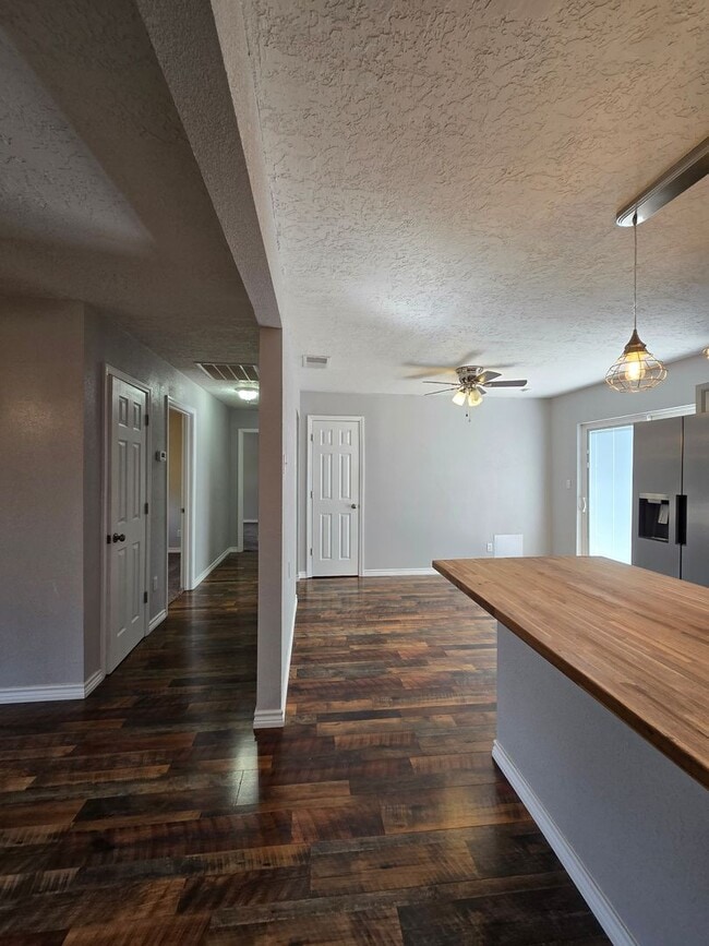 Photo - 309 W Plaza Dr