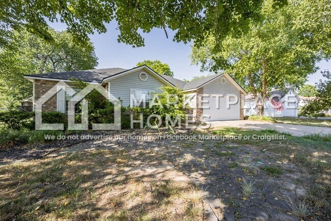 Photo - 490 Aster Ave