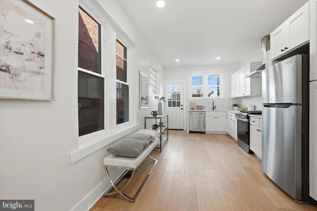 Photo - 2345 S Bancroft St