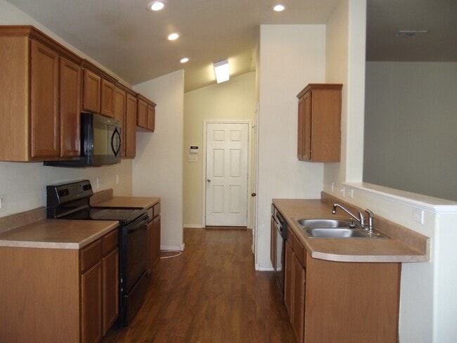 Photo - Large 3/2/2 Home in Monterey - Frenship School District