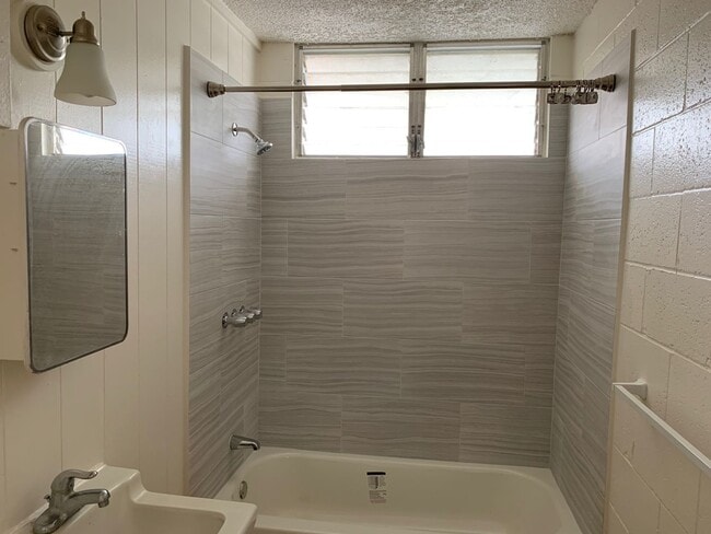 Photo - 2 Bedroom 1 Bath Apartment on Pensacola Street Unit 4