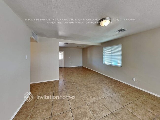 2944 W Solano Dr N