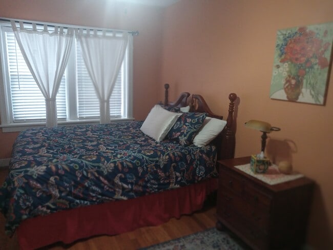 High end comfortable mattress - 212 Emanuel Cleaver II Blvd Unit KC Plaza