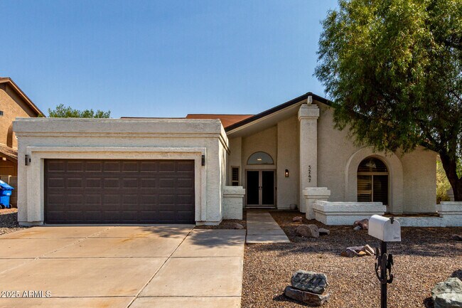 Building Photo - 5247 E Paradise Ln Rental