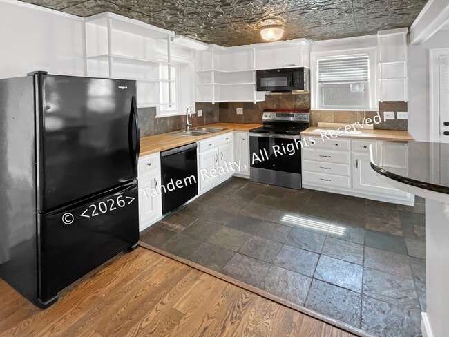 Photo - 2228 Ashwood Ave Unit B