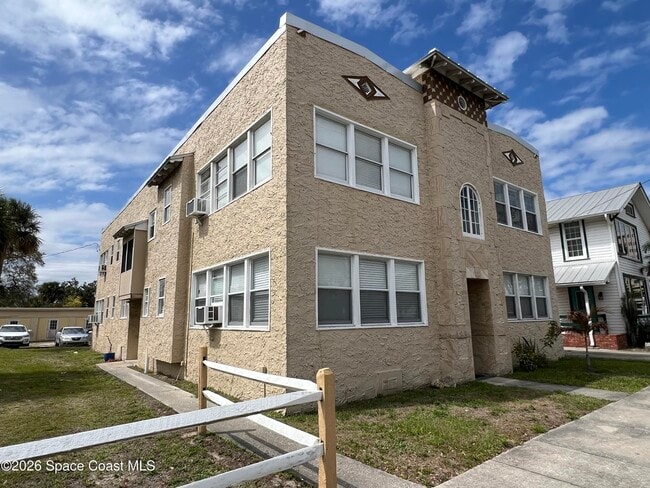 Building Photo - 2104 Waverly Pl Unit 7