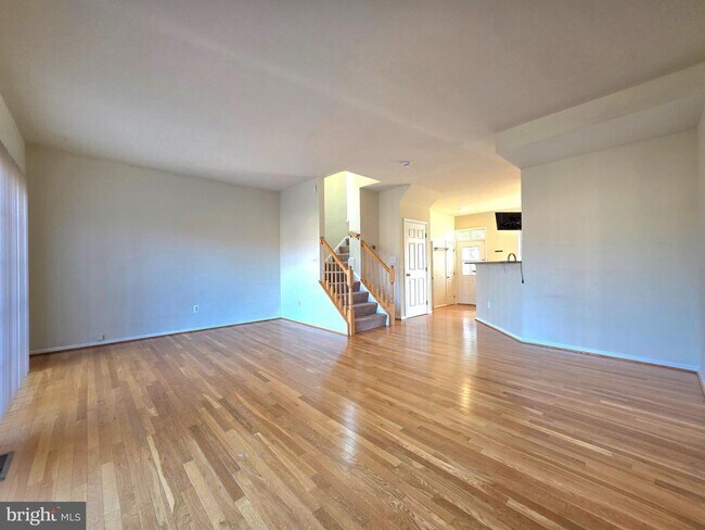 Photo - 3989 Hartlake St