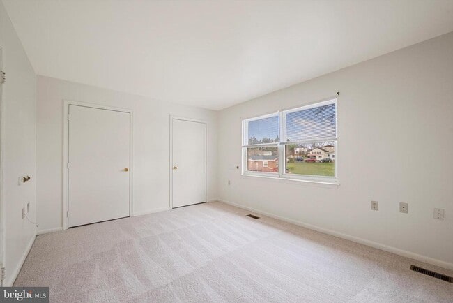 Photo - 105 Cameron St