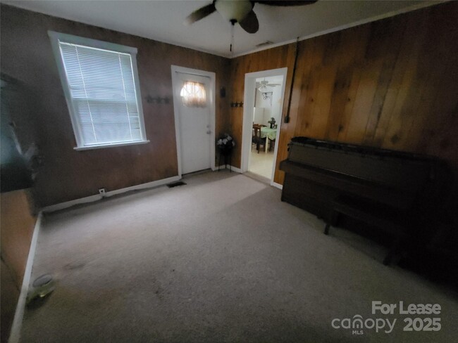 Photo - 13813 Holbrooks Rd House