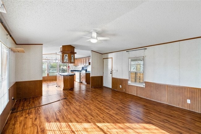 Photo - 905 Weaver St