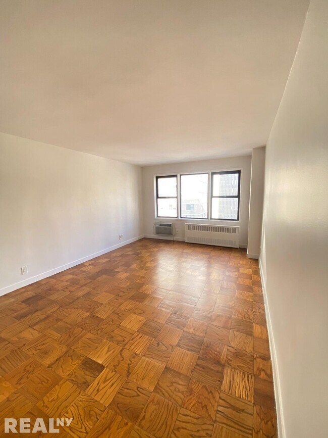 Photo - 236 E 36th St Apartment Unit 7F