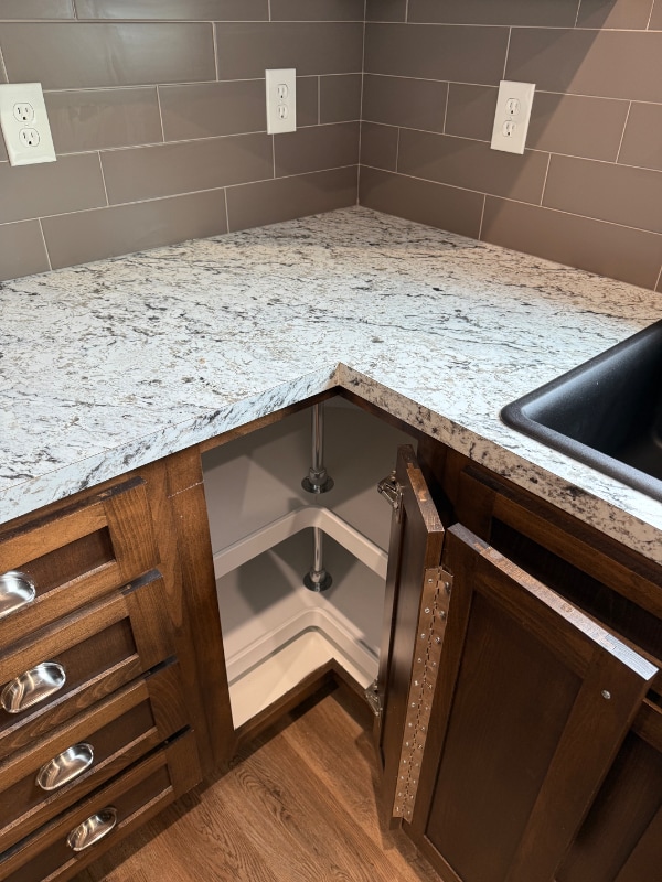 Photo - 842 E 8th St