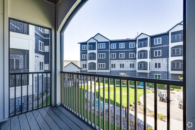 2BR, 2BA - 1097SF - Screen Porch