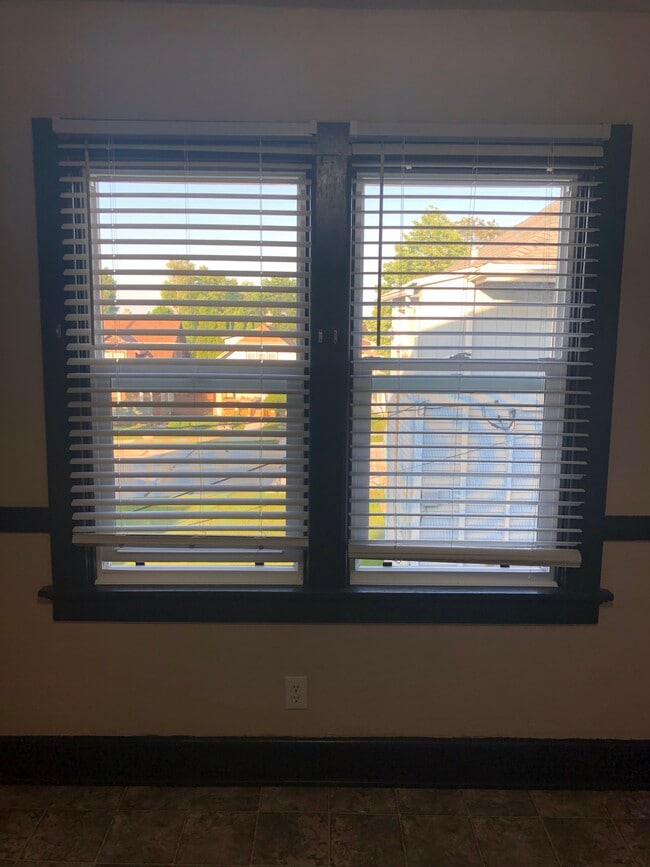 Ventanas de cocina - 812 Swift Ave Unidad 812