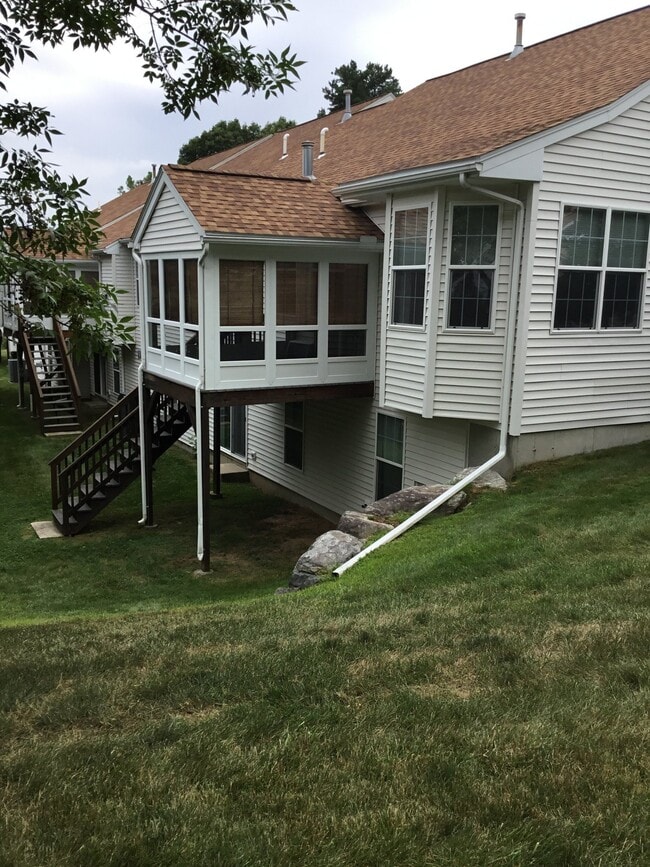 24 Brook Ln