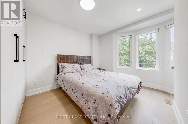 431 Roxton Rd