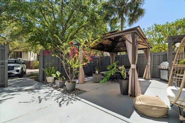 Photo - 3627 Cocoplum Cir