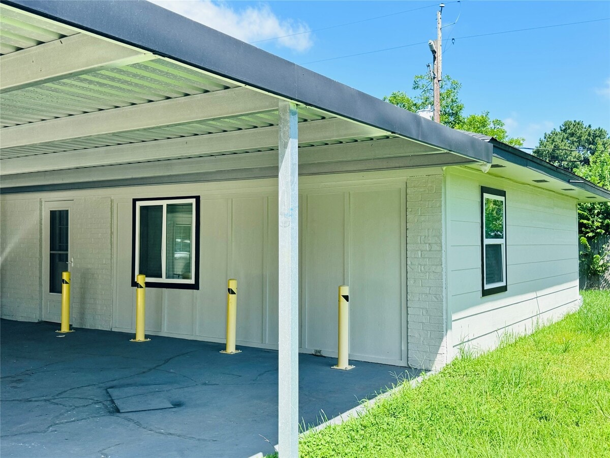 Photo - 10702 Deval Dr